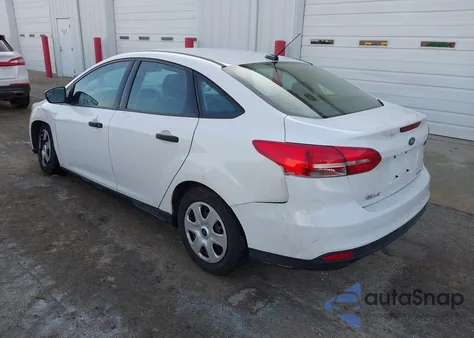 2016 Ford Focus S z USA, uszkodzony, nr VIN 1FADP3E26GL390187